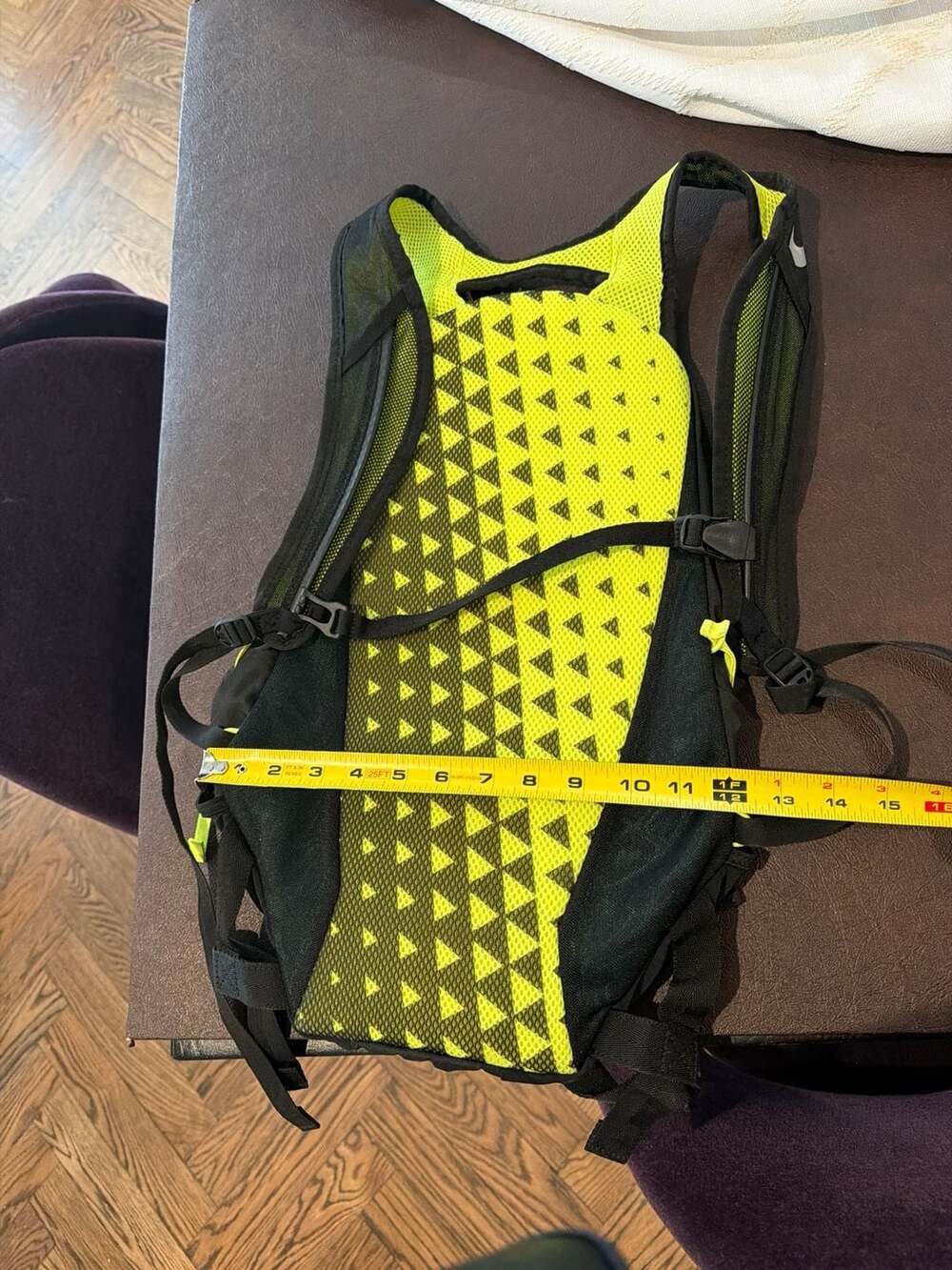 Nike Run Engineered Ultra-Light Running Backpack NEON W Black Volt 15L FAST - Picture 4 of 6